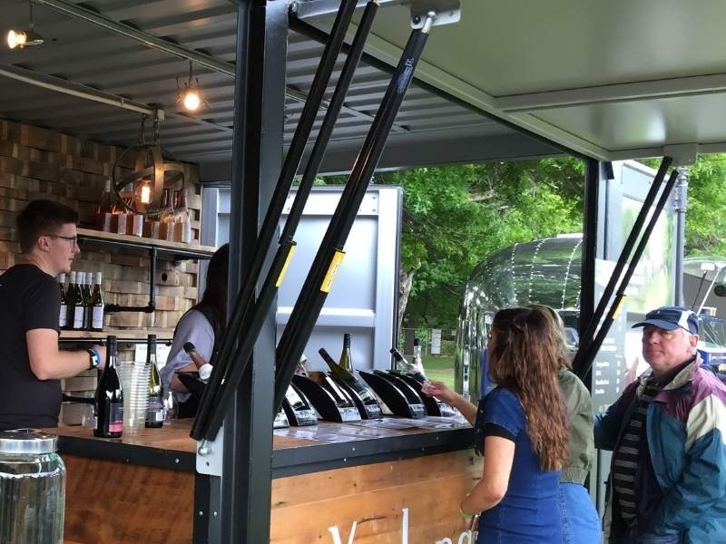Wnętrze baru kontenerowego 20 stóp